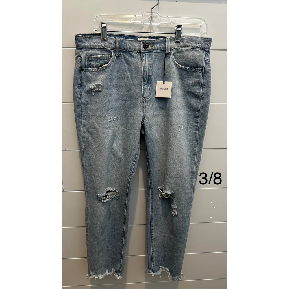 Sneak Peek Sexy Boyfriend Distressed Jeans Light Wash Frayed Hem Size 9/29 NWT
